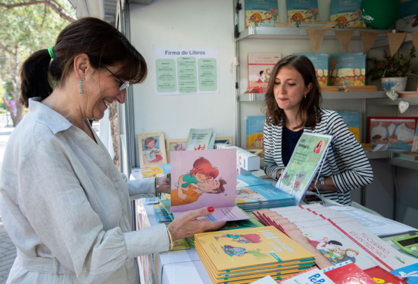La alcaldesa en la Feria del Libro